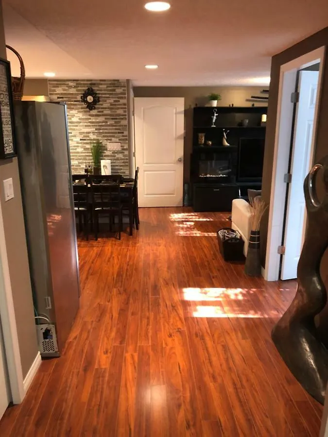 Cozy And Modern 3 Bedroom In Central Location! Victoria Canada