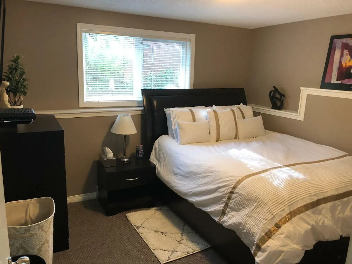 Holiday home Cozy And Modern 3 Bedroom In Central Location! Victoria Canada