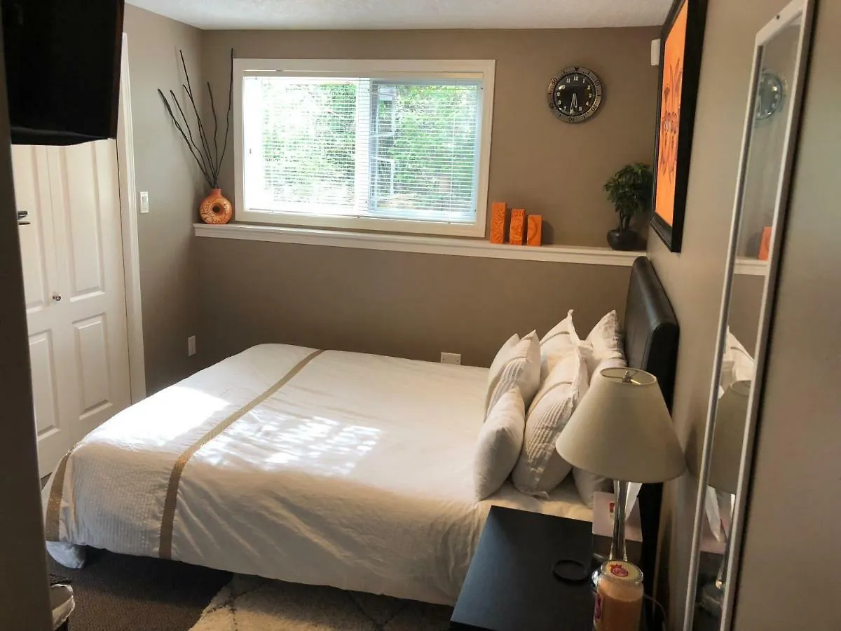 Cozy And Modern 3 Bedroom In Central Location! Victoria 0*,